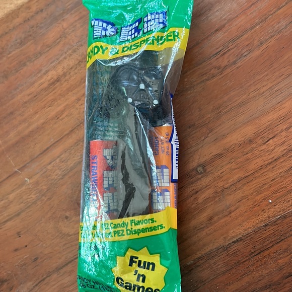 Darth Vader Star Wars 1990s PEZ Candy Dispenser with Expired Candy Sealed - Picture 6 of 6